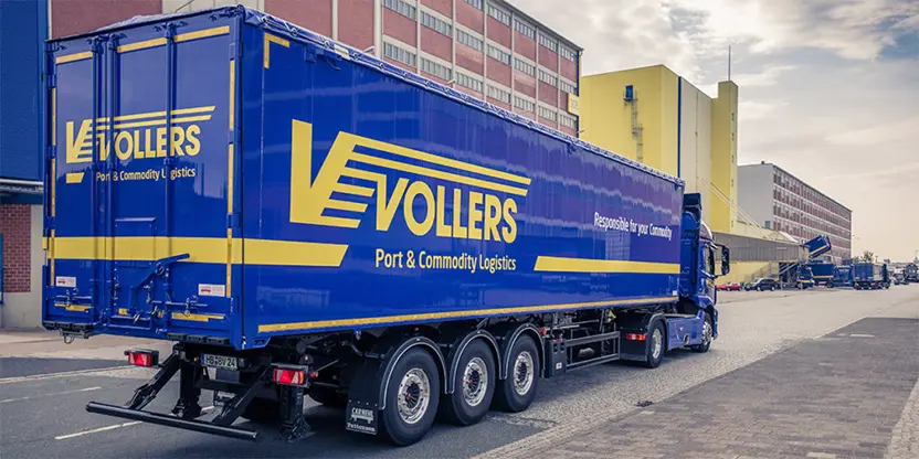 LKW mit Vollers-Claim und Logo: Responsible for your Commodity